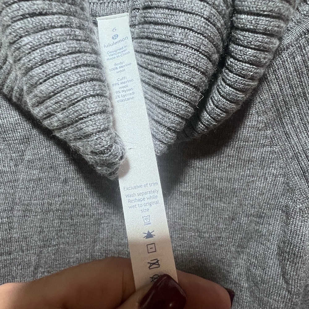 Lululemon Merino Wool Cowl Neck Sweater Size 6 Gray Kangaroo Pocket - Picture 7 of 7